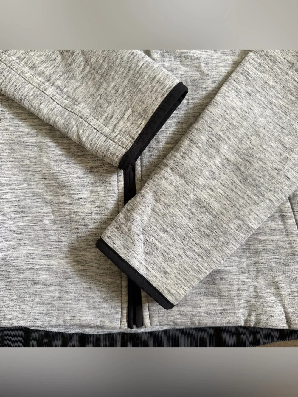 LULULEMON City Bound Women’s Light Gray Hooded Full Zip Jacket Size 6 - Picture 7 of 12